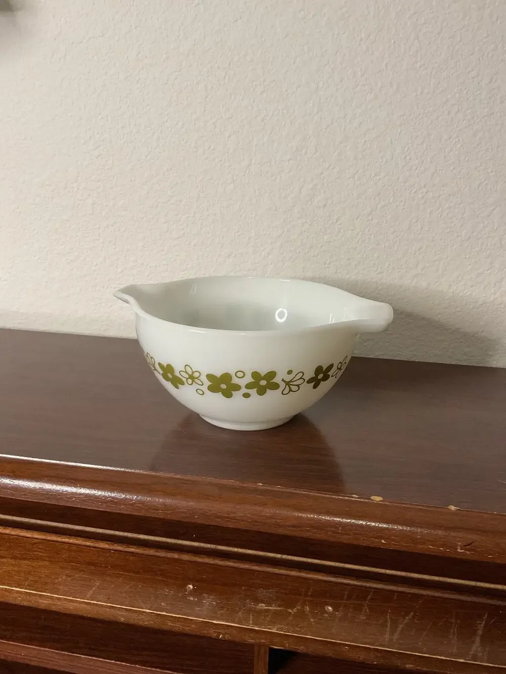 Vintage Pyrex crazy daisy spring blossom 441 1.5 pt white Cinderella mixing bowl